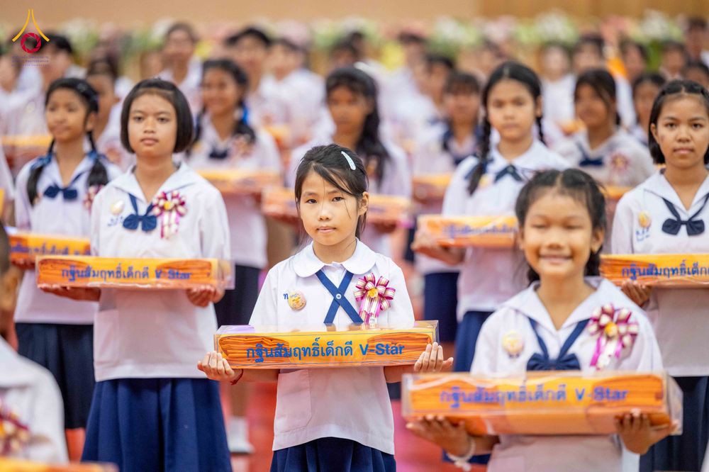 ภาพ No.348579:วันที่ 12 กันยายน พ.ศ. 2569 การอบรมเชิงปฏิบัติการจัดกิจกรรมทอดกฐินสัมฤทธิ์ พิธีมอบผ้าไตรประธานกฐินเด็กดี V-Star ประจำปีพุทธศักราช 2569 ณ สภาธรรมกายสากล วัดพระธรรมกาย