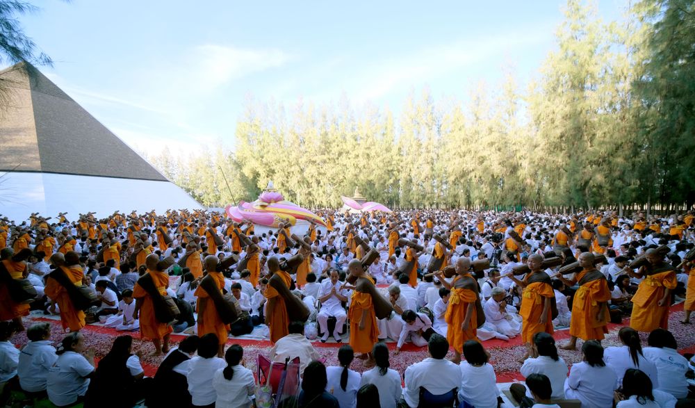 ภาพ No.33574:โครงการธรรมยาตรา เส้นทางพระผู้ปราบมาร ปีที่ 7 ณ อนุสรณ์สถานพระมงคลเทพมุนี