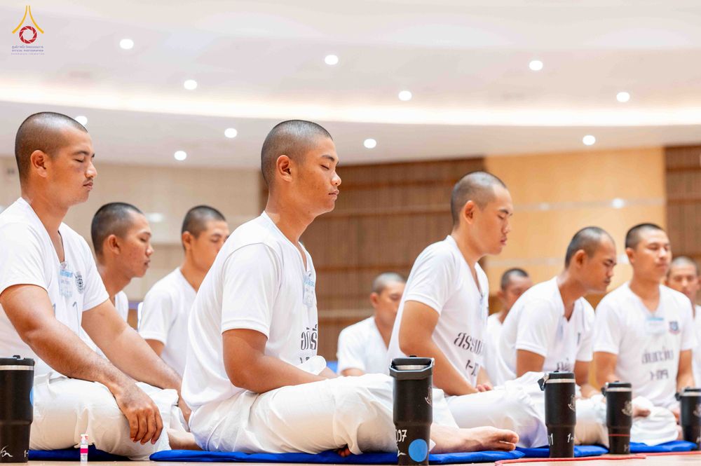 ภาพ No.341086:วันที่ 26 กรกฎาคม พ.ศ. 2569 โครงการพัฒนาคุณธรรม จริยธรรม สำหรับนักเรียนนายสิบตำรวจ (นสต.) รุ่นที่ 17 ศูนย์ฝึกอบรมตำรวจภูธรภาค 1 ได้จัดกิจกรรม ตักบาตรเพื่อน้อมอุทิศถวายเพื่อเป็นพระราชกุศลฯ  และปฏิบัติธรรม ติวธรรมมะ ณ ศูนย์ปฏิบัติธรรมเวิล์ดพีช วัลเล่ย์ (Wo