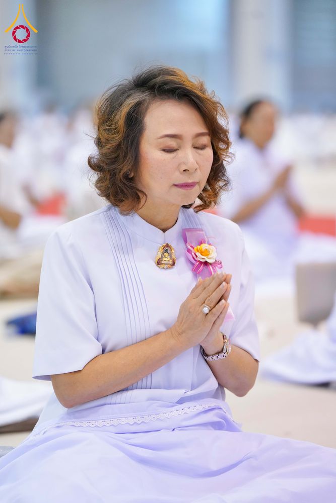 ภาพ No.284769:วันอาทิตย์ที่ 14 ธันวาคม พ.ศ.2568  พิธีปฏิบัติธรรม พิธีถวายภัตตาหารเป็นสังฆทาน พิธีมอบต้นสมบัติจักรพรรดิ ถวายแด่เจ้าอาวาสและประธานสงฆ์ 236 ศูนย์ส่งเสริมศีลธรรมทั่วโลก ณ สภาธรรมกายสากล วัดพระธรรมกาย