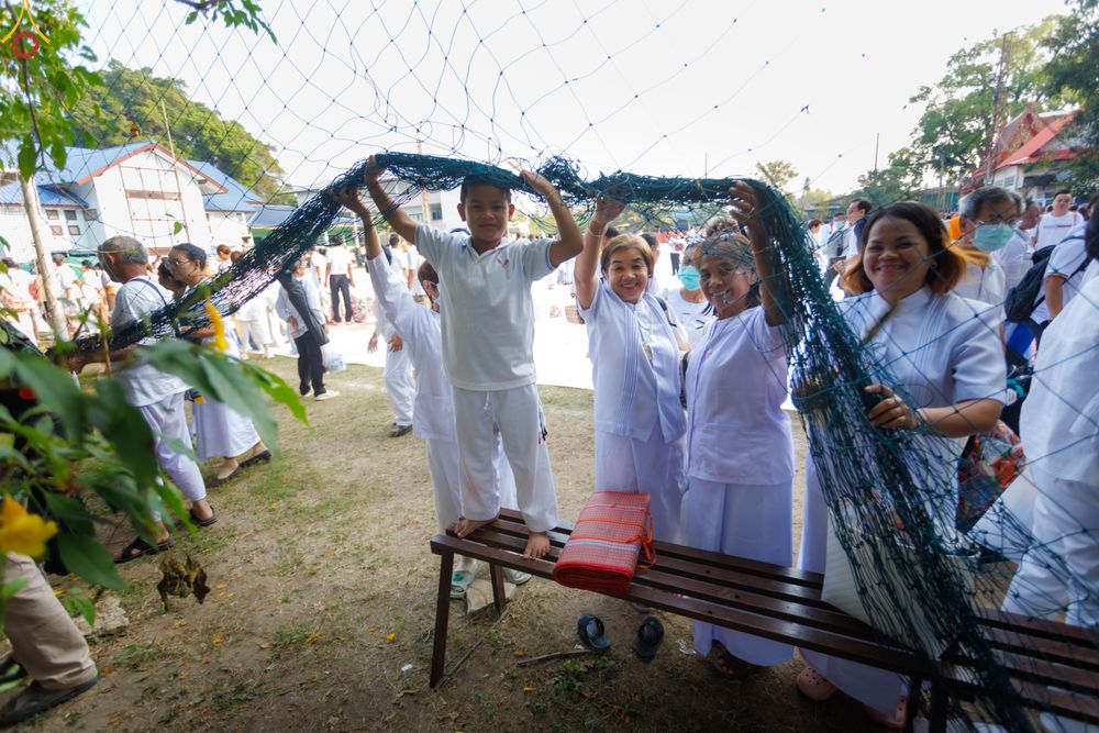 ภาพ No.297743:วันที่ 18 มกราคม พ.ศ. 2569 พิธีตักบาตรพระธรรมยาตรา ณ วัดโบสถ์บน ต.บางคูเวียง จ.นนทบุรี อนุสรณ์สถานลำดับที่ 4 สถานที่เกิดด้วยกายธรรม ในโครงการธรรมยาตรา กตัญญูบูชา มหาปูชนียาจารย์ พระมงคลเทพมุนี(สด จนฺทสโร) พระผู้ปราบมาร อนุสรณ์สถาน 7 แห่ง ปีที่ 14