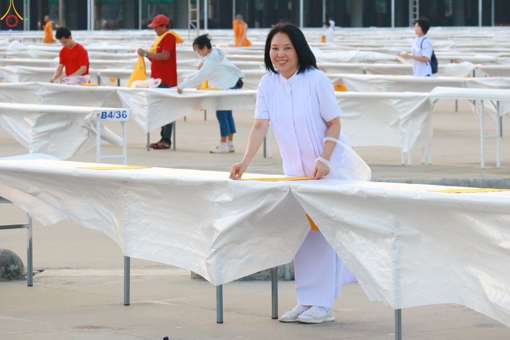 ภาพ No.321936:วันที่ 11-12 เมษายน พ.ศ.2569 การเตรียมงาน มัดถุงน้ำ , ผูกผ้าระบาย , เตรียมจุดฉันภัตตาหาร เพื่องานถวายมหาสังฆทาน 40,000 กว่าวัดทั่วประเทศ วันคุ้มครองโลก 22 เมษายน พ.ศ.2569 วัดพระธรรมกาย