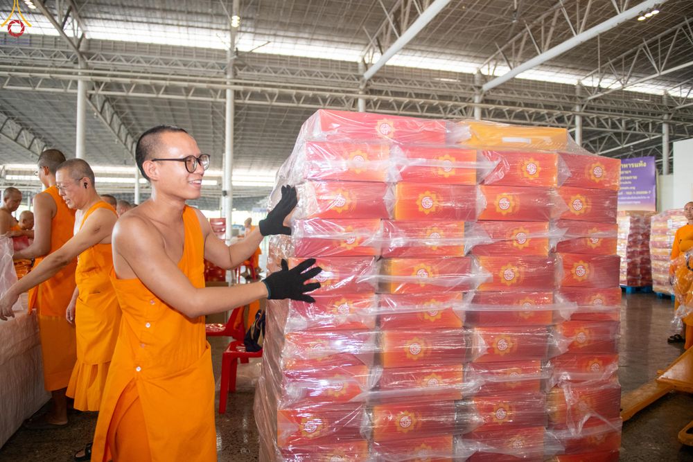 ภาพ No.322090:วันที่ 14 เมษายน พ.ศ.2569 การเตรียมกล่องไทยธรรม วันสุดท้าย เพื่องานถวายมหาสังฆทาน 40,000 กว่าวัดทั่วประเทศ วันคุ้มครองโลก 22 เมษายน พ.ศ.2569 วัดพระธรรมกาย