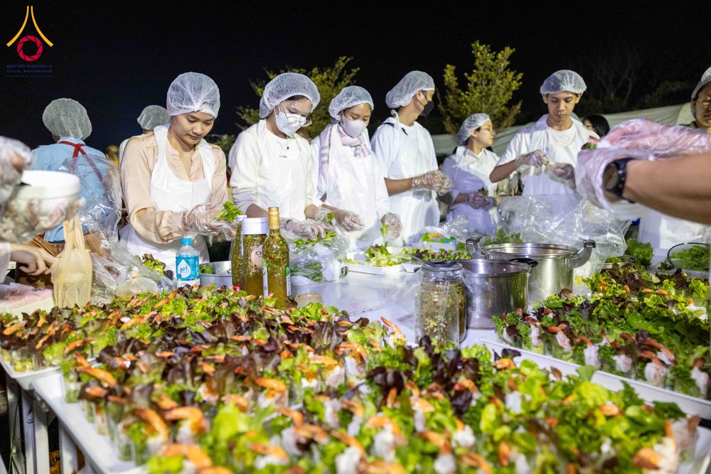 ภาพ No.295449:วันที่ 16 มกราคม พ.ศ. 2569 พิธีถวายภัตตาหารเป็นสังฆทาน แด่พระธรรมยาตรา ณ วัดโบสถ์บน ต.บางคูเวียง จ.นนทบุรี อนุสรณ์สถานลำดับที่ 4 สถานที่เกิดด้วยกายธรรม ในโครงการธรรมยาตรา กตัญญูบูชา มหาปูชนียาจารย์ พระมงคลเทพมุนี(สด จนฺทสโร) พระผู้ปราบมาร อนุสรณ์สถาน 7 แ