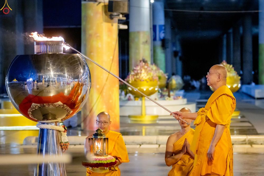 ภาพ No.345870:วันพฤหัสบดีที่ 27 สิงหาคม พ.ศ.2569 พิธีฉลองชัยสวดมนต์บทธัมมจักกัปปวัตตนสูตร 8,657,585,858 จบ ณ มหารัตนวิหารคด วัดพระธรรมกาย