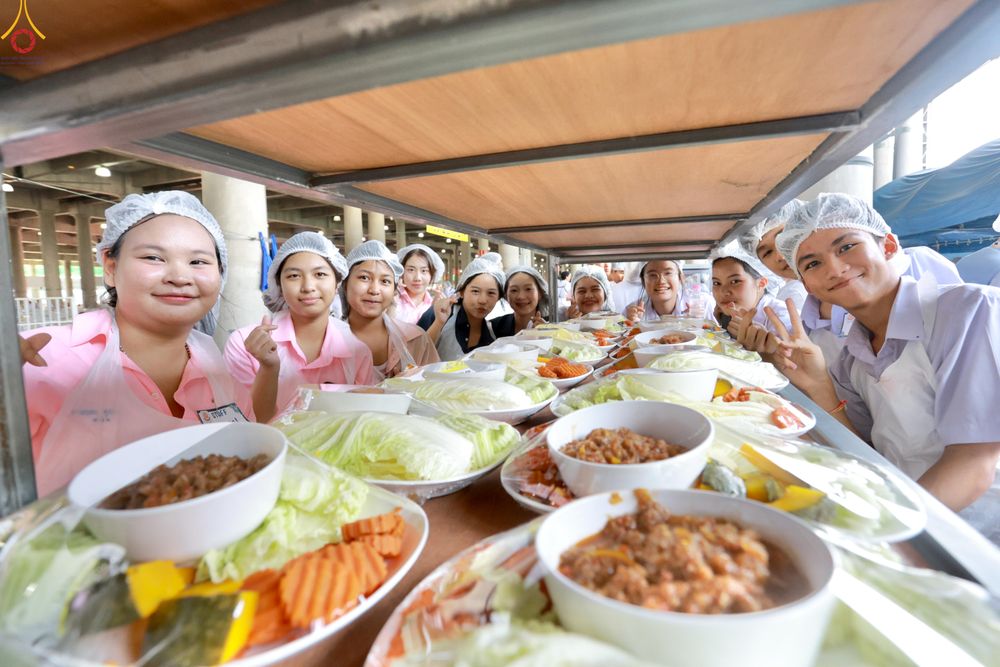 ภาพ No.323677:วันที่ 22 เมษายน พ.ศ.2569(วันคุ้มครองโลก) งานถวายมหาสังฆทาน 40,000 กว่าวัดทั่วประเทศ คณะสงฆ์ฉันภัตตาหารเพล