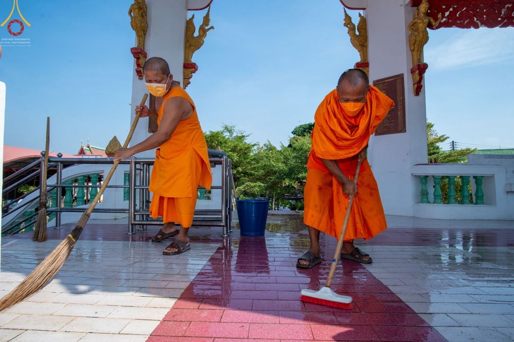 ภาพ No.71547:พระธรรมยาตรา ปฏิบัติศาสนกิจ ทำนุบำรุงศาสนสถาน, ปฏิบัติธรรม ร่วมกับชุมชน,นักเรียนเด็กดีวีสตาร์ และร่วมพิธีทอดผ้าป่าบำรุงศาสนสถาน ในโครงการธรรมยาตรากตัญญูบูชา มหาปูชนียาจารย์ พระมงคลเทพมุนี(สด จนฺทสโร) พระผู้ปราบมาร อนุสรณ์สถาน 7 แห่ง ปีที่ 11 ณ วัดสองพี่น