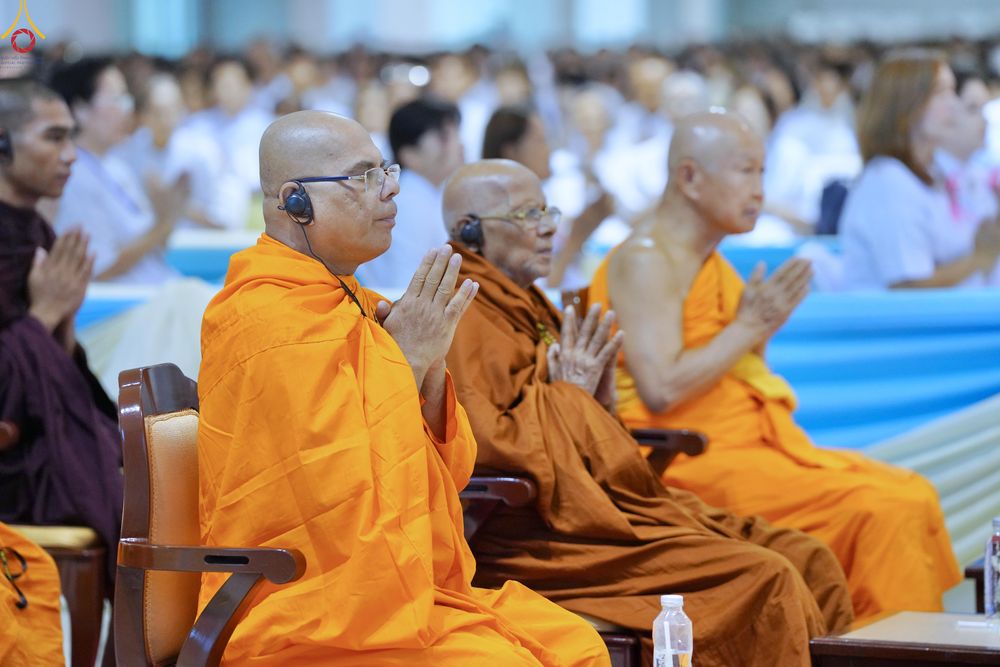 ภาพ No.331219:วันวิสาขบูชา อาทิตย์ที่ 31 พฤษภาคม พ.ศ.2569 พิธีปฏิบัติธรรม ณ ห้องแก้วสารพัดนึก 1  วัดพระธรรมกาย จังหวัดปทุมธานี