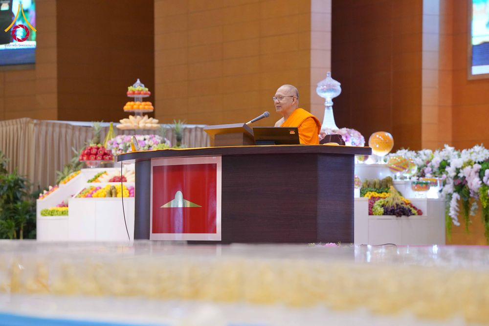 ภาพ No.337956:วันอาทิตย์ต้นเดือน 5 กรกฎาคม พ.ศ.2569 สัมมนาพิเศษ พิธีมอบพระของขวัญ ณ ห้องแก้วสารพัด1 วัดพระธรรมกาย