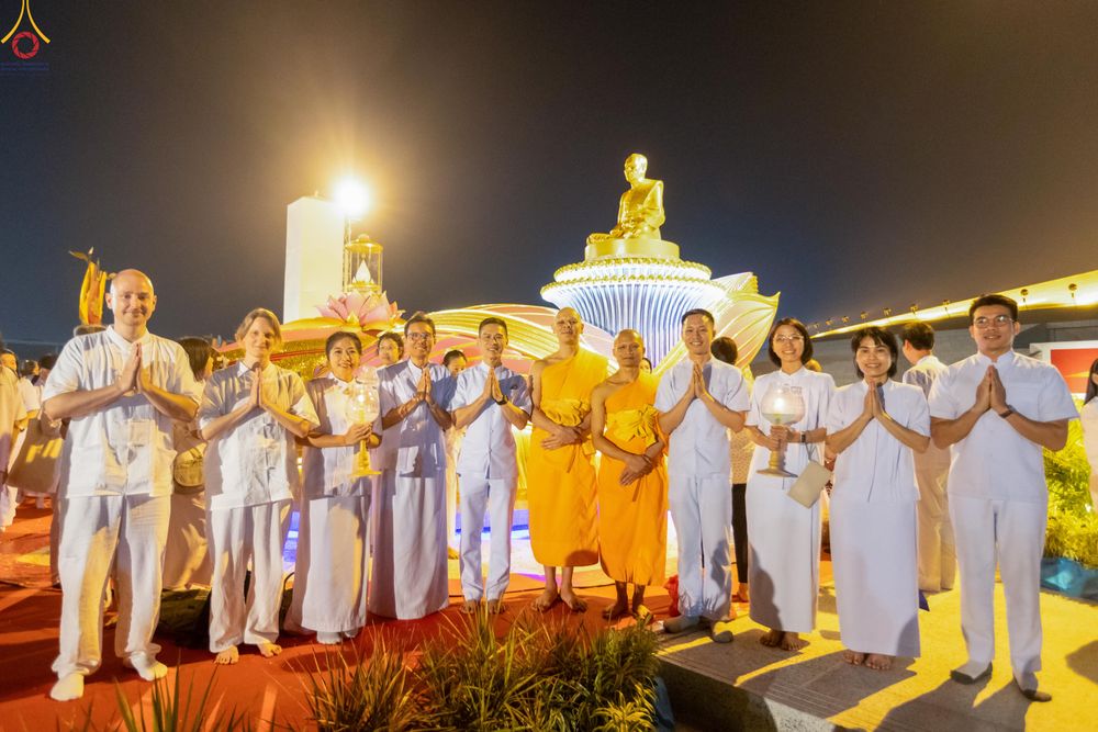 ภาพ No.308150:วันที่ 31 มกราคม พ.ศ. 2569 พิธีจุดประทีปธรรมถวายเป็นพุทธบูชา  และบูชาธรรมมหาปูชนียาจารย์ (ภาพชุดที่ 3) ณ วัดพระธรรมกาย ปทุมธานี ในโครงการธรรมยาตรา กตัญญูบูชา มหาปูชนียาจารย์ พระมงคลเทพมุนี(สด จนฺทสโร) พระผู้ปราบมาร อนุสรณ์สถาน 7 แห่ง ปีที่ 14