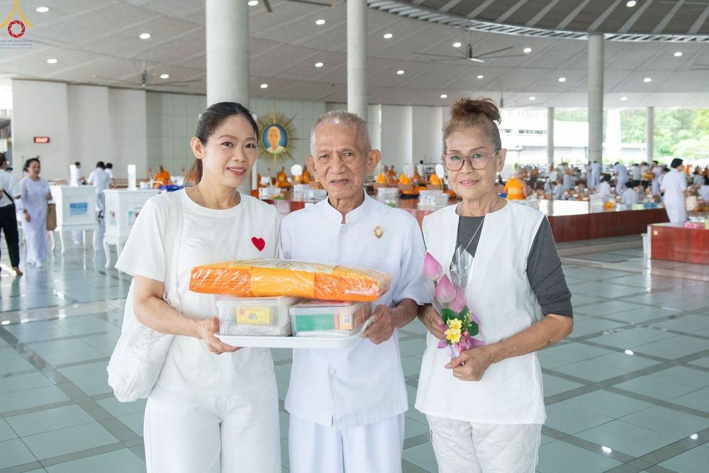 ภาพ No.348170:วันที่ 10 กันยายน พ.ศ.2569 พิธีสวดพระพุทธมนต์ และถวายภัตตาหารเป็นสังฆทาน เนื่องในวันครบ 26 ปี วันคล้ายละสังขาร คุณยายอาจารย์มหารัตนอุบาสิกาจันทร์ ขนนกยูง ณ หอฉันคุณยายอาจารย์ฯ วัดพระธรรมกาย