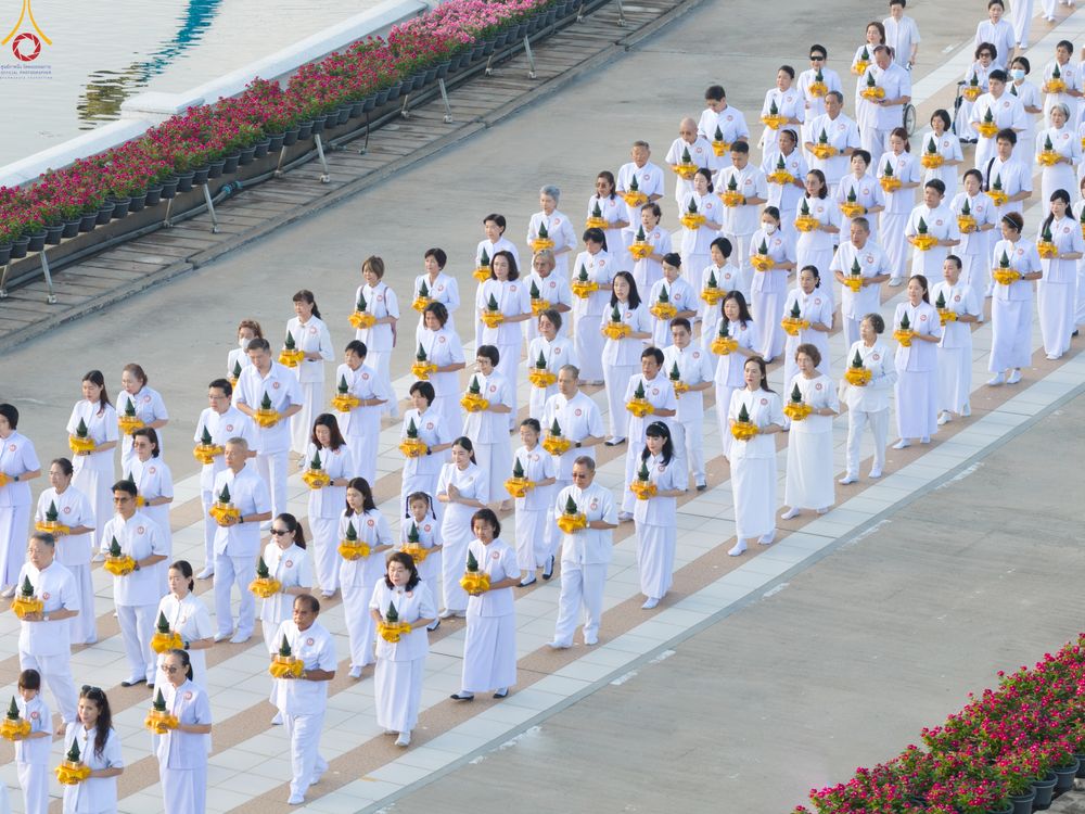 ภาพ No.330385:วันวิสาขบูชา อาทิตย์ที่ 31 พฤษภาคม พ.ศ.2569 พิธีเวียนประทักษิณ และพิธีวันทาเจดีย์ ณ พระมหาธรรมกายเจดีย์ วัดพระธรรมกาย จังหวัดปทุมธานี