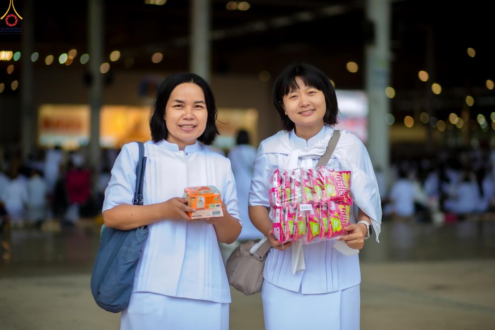 ภาพ No.337563:วันอาทิตย์ต้นเดือน 5 กรกฎาคม พ.ศ.2569 พิธีตักบาตรข้าวสารอาหารแห้ง  ณ บ้านแก้วเรือนทองคุณยายฯ วัดพระธรรมกาย