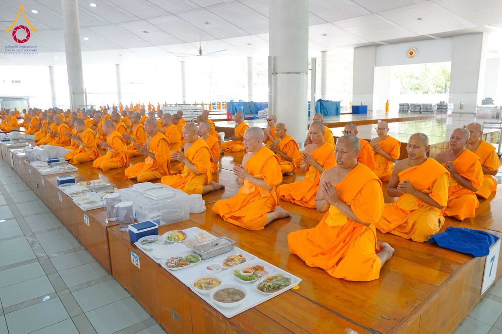 ภาพ No.315461:วันที่ 21 มีนาคม พ.ศ. 2569 พิธีถวายภัตตาหารเมนูสวรรค์ เพื่อการบรรลุธรรม ณ หอฉันคุณยายอาจารย์ฯ วัดพระธรรมกาย
