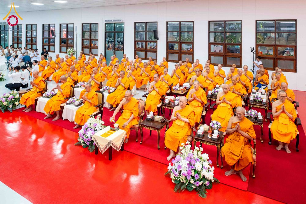 ภาพ No.315368:วันอังคารที่ 24 มีนาคม พ.ศ. 2569 พิธีบำเพ็ญกุศล คุณพ่อณรงค์ จินตมากุล  สิริอายุ 99 ปี 11 เดือน โยมบิดา พระครูปลัดรัตนวีรวัฒน์ (รังสฤษดิ์ อิทฺธิจินตโก) ที่ปรึกษาเจ้าคณะจังหวัดปทุมธานี เจ้าอาวาสวัดพระธรรมกาย  ณ ห้องปลูกศรัทธา 2 วัดพระธรรมกาย ปทุมธานี