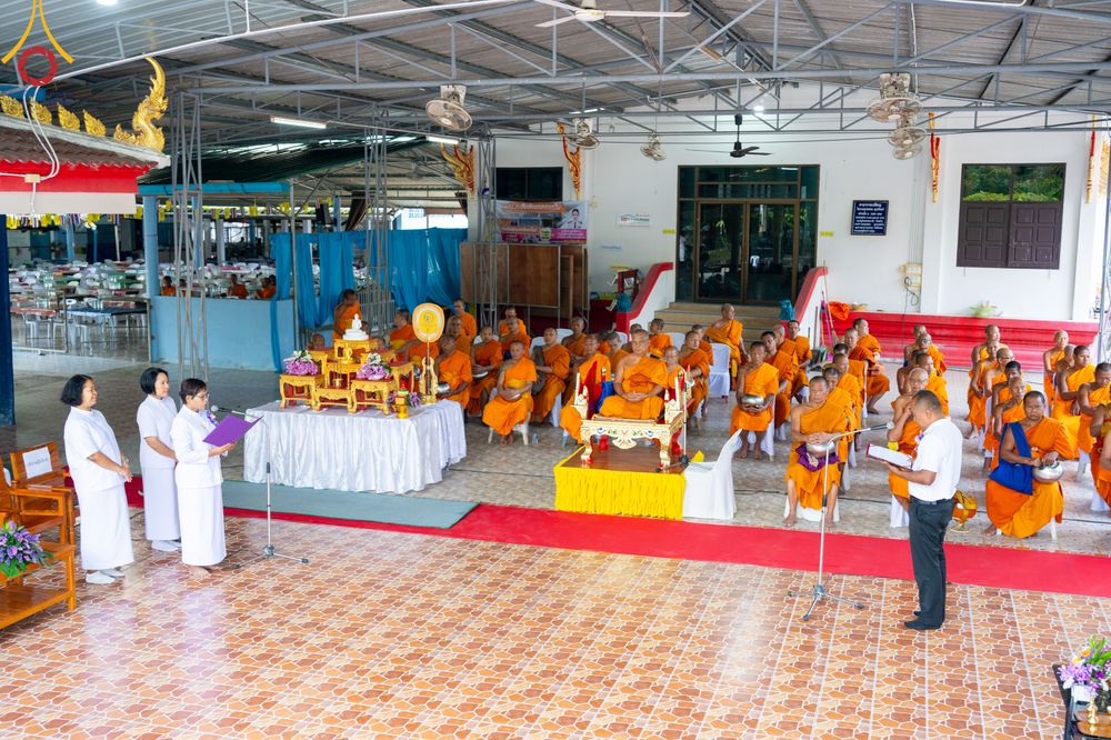 ภาพ No.311048:วันพฤหัสบดีที่ 26 กุมภาพันธ์ พ.ศ. 2569 พิธีถวายสังฆทานแด่คณะสงฆ์ 323 วัด ปีที่ 22 ครั้งที่ 182 พิธีมอบกองทุนหนุนแรงใจช่วยครูใต้ ปีที่ 19 ครั้งที่ 145 และพิธีทำบุญอุทิศส่วนกุศลให้ผู้วายชนม์