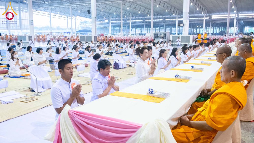 ภาพ No.303870:วันที่ 28 มกราคม พ.ศ. 2569 พิธีถวายภัตตาหารเป็นสังฆทาน แด่พระธรรมยาตรา ณ วัดพระธรรมกาย  จังหวัดปทุมธานี ในโครงการธรรมยาตรา กตัญญูบูชา มหาปูชนียาจารย์ พระมงคลเทพมุนี(สด จนฺทสโร) พระผู้ปราบมาร อนุสรณ์สถาน 7 แห่ง ปีที่ 14