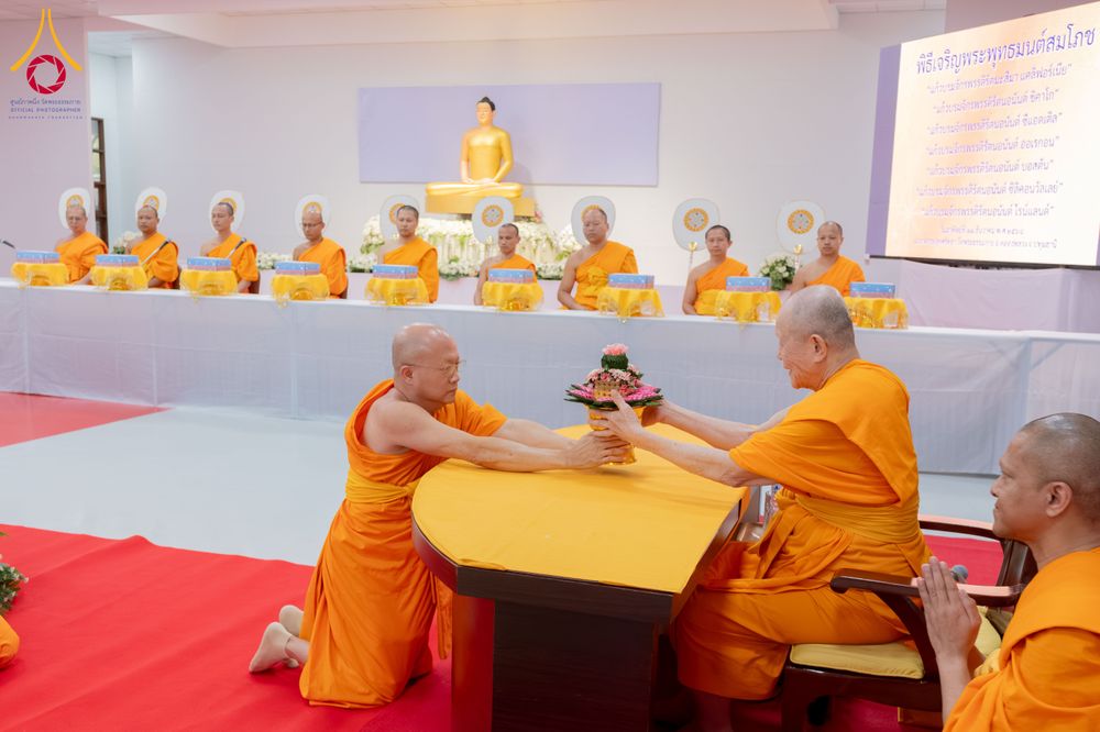 ภาพ No.294206:วันอาทิตย์ที่ 14 ธันวาคม พ.ศ.2568 พิธีเจริญพระพุทธมนต์สมโภชดวงแก้วลูกนิมิตเอก และดวงแก้วนิมิตปฏิบัติธรรม อัญเชิญประดิษฐาน  ณ วัดพระธรรมกายในประเทศสหรัฐอเมริกาและประเทศเยอรมนี 7 แห่ง ณ อาคารปลูกศรัทธา 2 วัดพระธรรมกาย