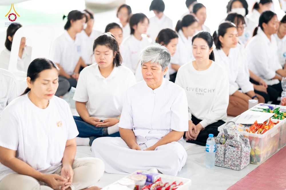 ภาพ No.336083:วันที่ 20 มิถุนายน พ.ศ. 2569 พิธีตักบาตรฉลองพระใหม่ โครงการอุปสมบทธรรมทายาทอุดมศึกษา รุ่นที่ 53