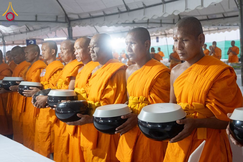 ภาพ No.298590:วันที่ 20 มกราคม พ.ศ. 2569 พิธีถวายภัตตาหารเป็นสังฆทาน แด่พระธรรมยาตรา ณ อนุสรณ์สถานบางปลา วัดบางปลา อำเภอบางเลน จังหวัดนครปฐม ในโครงการธรรมยาตรา กตัญญูบูชา มหาปูชนียาจารย์ พระมงคลเทพมุนี(สด จนฺทสโร) พระผู้ปราบมาร อนุสรณ์สถาน 7 แห่ง ปีที่ 14