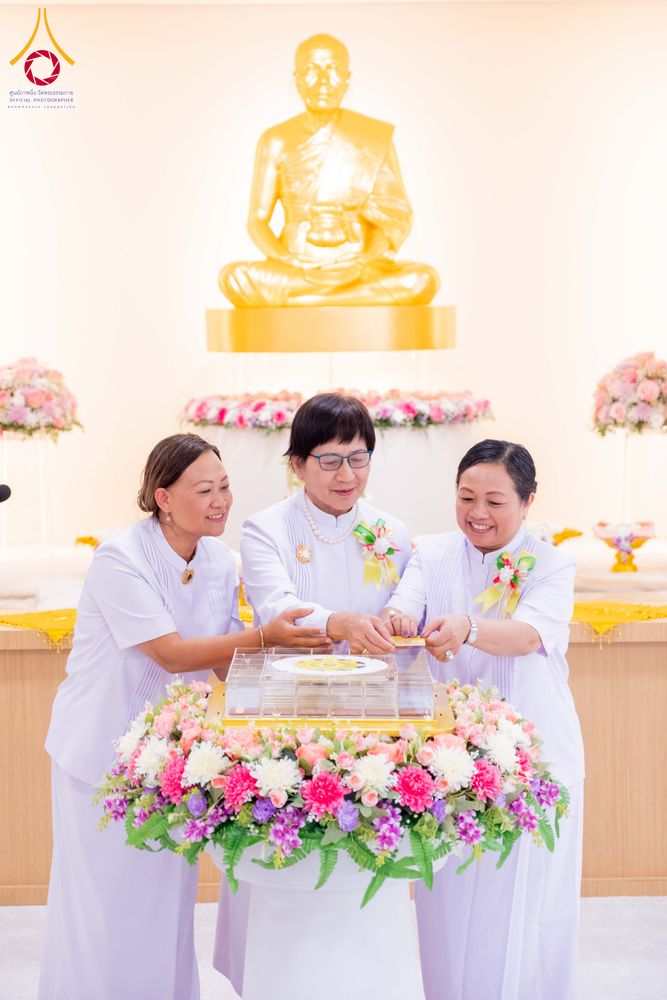 ภาพ No.319174:วันที่ 29 มีนาคม พ.ศ.2569 พิธีอัญเชิญรูปหล่อพระมงคลเทพมุนี (สด จนฺทสโร) ประดิษฐาน ณ ห้องปฏิบัติธรรม “มงคลรัตนโชติ”  วัดพระธรรมกายชิคาโก ประเทศสหรัฐอเมริกา