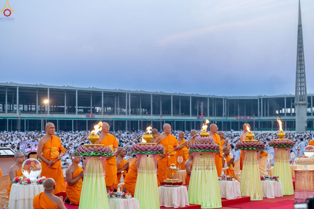 ภาพ No.307869:วันที่ 31 มกราคม พ.ศ. 2569 พิธีจุดประทีปธรรมถวายเป็นพุทธบูชา  และบูชาธรรมมหาปูชนียาจารย์ (ภาพชุดที่ 2) ณ วัดพระธรรมกาย ปทุมธานี ในโครงการธรรมยาตรา กตัญญูบูชา มหาปูชนียาจารย์ พระมงคลเทพมุนี(สด จนฺทสโร) พระผู้ปราบมาร อนุสรณ์สถาน 7 แห่ง ปีที่ 14