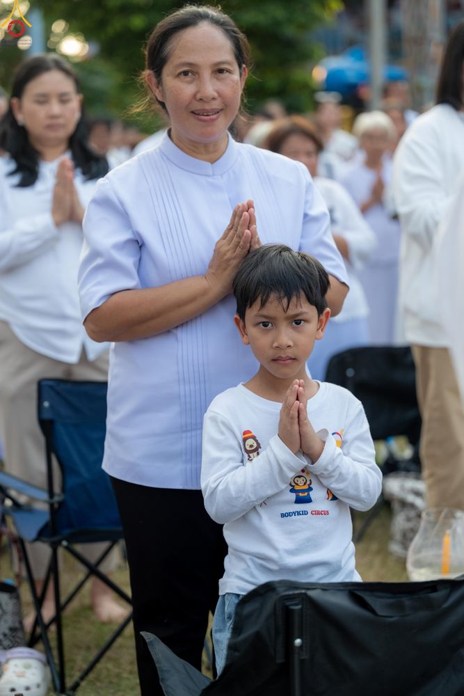 ภาพ No.296909:วันที่ 17 มกราคม พ.ศ. 2569 พิธีจุดประทีปถวายเป็นพุทธบูชา และบูชาธรรมมหาปูชนียาจารย์  ณ วัดโบสถ์บน ต.บางคูเวียง จ.นนทบุรี อนุสรณ์สถานลำดับที่ 4 สถานที่เกิดด้วยกายธรรม ในโครงการธรรมยาตรา กตัญญูบูชา มหาปูชนียาจารย์ พระมงคลเทพมุนี(สด จนฺทสโร) พระผู้ปราบมาร อ