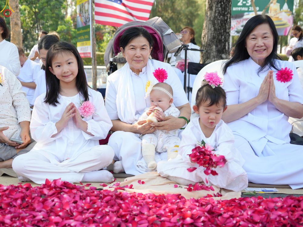 ภาพ No.304020:วันที่ 25 มกราคม พ.ศ. 2569 พิธีต้อนรับพระธรรมยาตรา  รร.สามัคคีราษฏร์บำรุง-วัดพระธรรมกาย ในโครงการธรรมยาตรา กตัญญูบูชา มหาปูชนียาจารย์ พระมงคลเทพมุนี(สด จนฺทสโร) พระผู้ปราบมาร อนุสรณ์สถาน 7 แห่ง ปีที่ 14