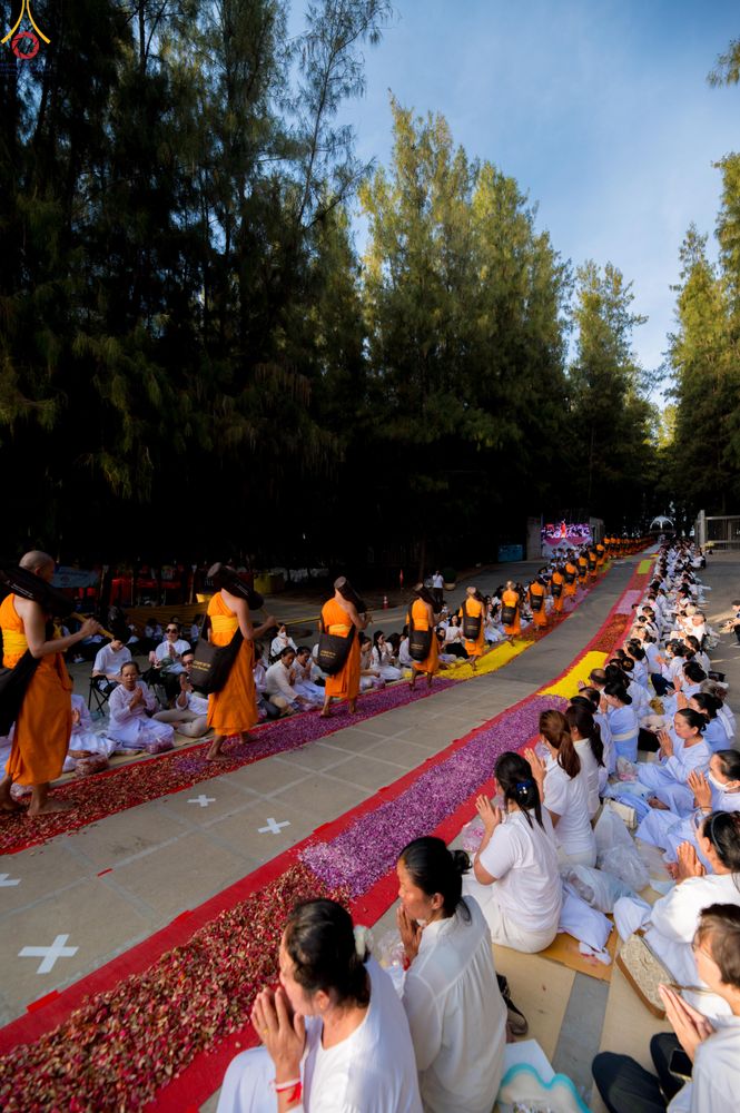 ภาพ No.287504:วันที่ 3 มกราคม พ.ศ. 2569 พิธีต้อนรับพระธรรมยาตรา ในโครงการธรรมยาตรา กตัญญูบูชา มหาปูชนียาจารย์ พระมงคลเทพมุนี(สด จนฺทสโร) พระผู้ปราบมาร อนุสรณ์สถาน 7 แห่ง ปีที่ 14 ณ อนุสรณ์สถานมหาวิหารพระมงคลเทพมุนี (โลตัสแลนด์) อ.สองพี่น้อง จ.สุพรรณบุรี