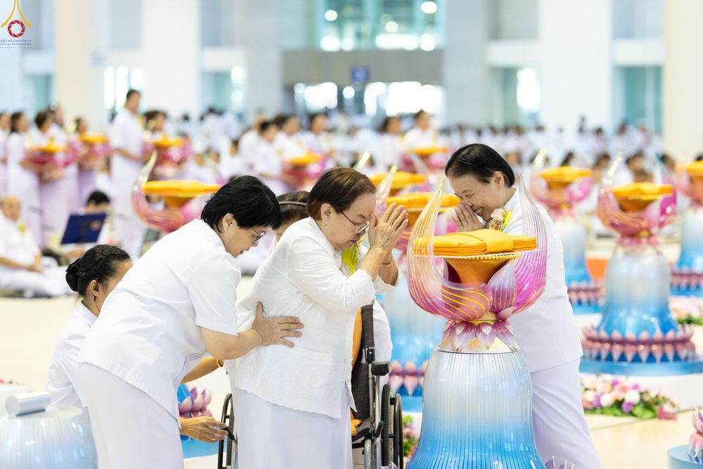 ภาพ No.318522:วันอาทิตย์ต้นเดือนที่ 5 เมษายน พ.ศ.2569 พิธีทอดผ้าป่าสมทบมหาสังฆทาน 40,000 กว่าวัดทั่วประเทศ ณ สภาธรรมกายสากล วัดพระธรรมกาย