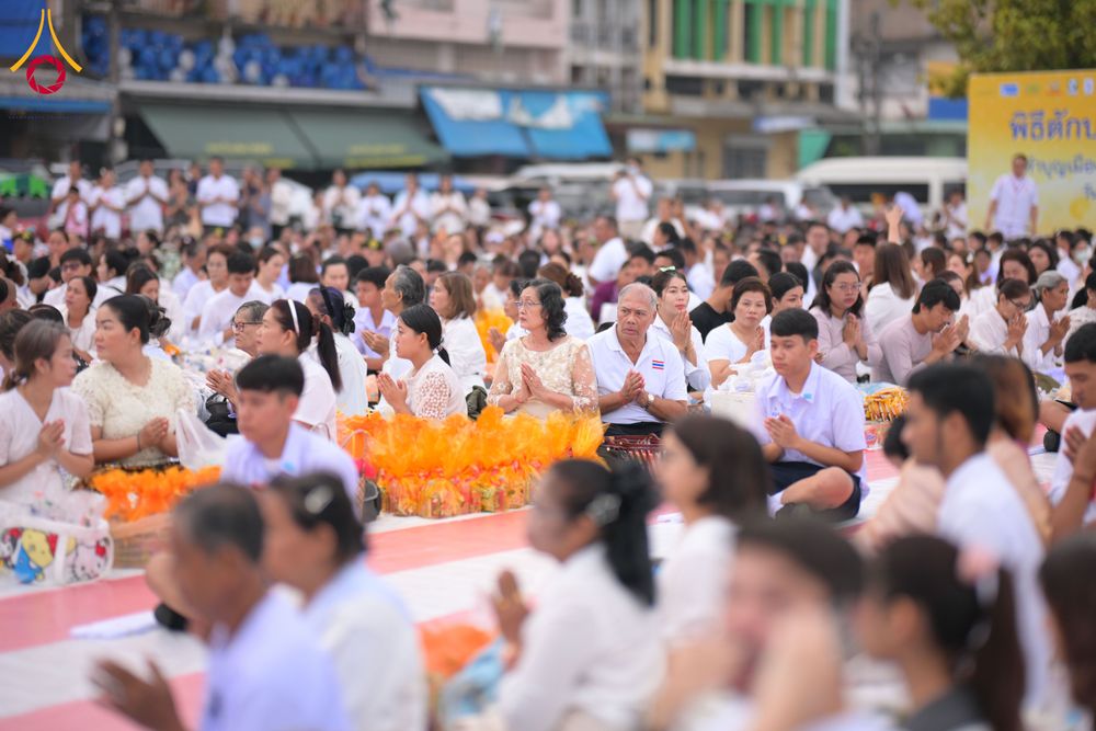 ภาพ No.284645:วันอาทิตย์ที่ 14 ธันวาคม พ.ศ.2568  พิธีทำบุญเมืองสุราษฎร์ธานี 110ปี และพิธีตักบาตรพระสงฆ์ 1,110 รูป  ณ บริเวณริมน้ำวัดกลาง (เก่า) ถนนบ้านดอน ตำบลตลาดใหม่ อำเภอเมือง จังหวัดสุราษฎร์ธานี