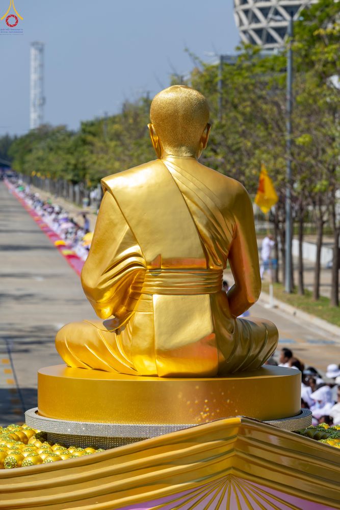 ภาพ No.304564:วันที่ 25 มกราคม พ.ศ. 2569 พิธีต้อนรับพระธรรมยาตรา (ภาพชุดที่ 2) รร.สามัคคีราษฏร์บำรุง-วัดพระธรรมกาย ในโครงการธรรมยาตรา กตัญญูบูชา มหาปูชนียาจารย์ พระมงคลเทพมุนี(สด จนฺทสโร) พระผู้ปราบมาร อนุสรณ์สถาน 7 แห่ง ปีที่ 14
