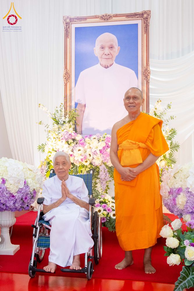 ภาพ No.316160:วันศุกร์ที่ 27 มีนาคม พ.ศ. 2569 พิธีบำเพ็ญกุศล คุณพ่อณรงค์ จินตมากุล  สิริอายุ 99 ปี 11 เดือน โยมบิดา พระครูปลัดรัตนวีรวัฒน์ (รังสฤษดิ์ อิทฺธิจินตโก) ที่ปรึกษาเจ้าคณะจังหวัดปทุมธานี เจ้าอาวาสวัดพระธรรมกาย  ณ ห้องปลูกศรัทธา 2 วัดพระธรรมกาย ปทุมธานี