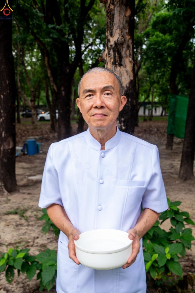 ภาพ No.330211:วันที่ 30 พฤษภาคม พ.ศ.2569 พิธีตัดปอยผมและปลงผม อุบาสกอุปสมบทอุทิศชีวิต 11 ท่าน ณ โบสถ์พระไตรปิฎก วัดพระธรรมกาย จังหวัดปทุมธานี
