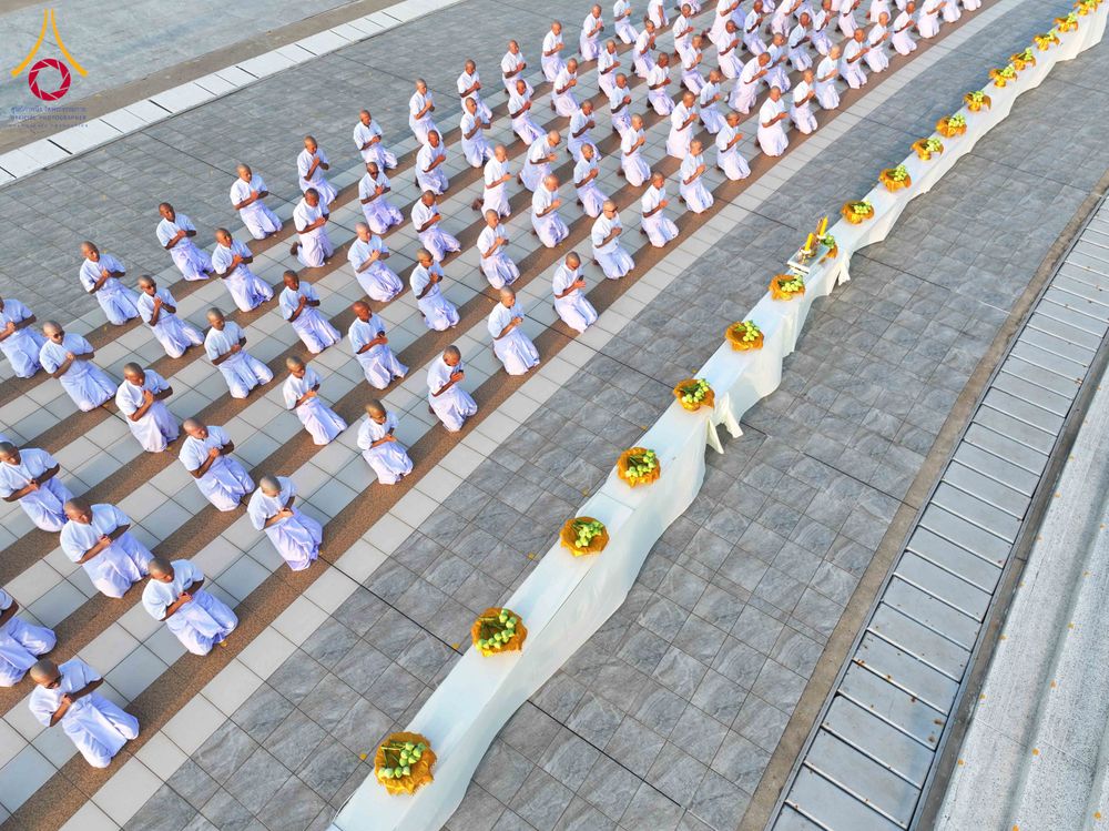 ภาพ No.320865:วันเสาร์ที่ 11 เมษายน พ.ศ.2569 พิธีเวียนประทักษิณ พิธีวันทาเจดีย์ โครงการอุปสมบทหมู่ บูชาธรรมหลวงพ่อธัมมชโย พ.ศ.2569 โครงการอุปสมบทหมู่ธรรมทายาท ระดับอุดมศึกษา รุ่น 53 (ภาคฤดูร้อน) ณ วัดพระธรรมกาย ปทุมธานี