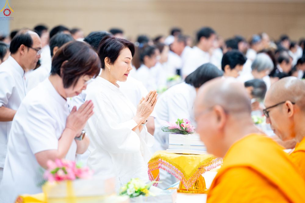 ภาพ No.329100:วันอาทิตย์ที่ 17 พฤษภาคม พ.ศ.2569 พิธีร่วมบุญการศึกษาพระภิกษุสามเณร (หนังสือบาลี นักธรรม ทางก้าวหน้า World-Pec) ณ ห้องแก้วสารพัดนึก 2 วัดพระธรรมกาย