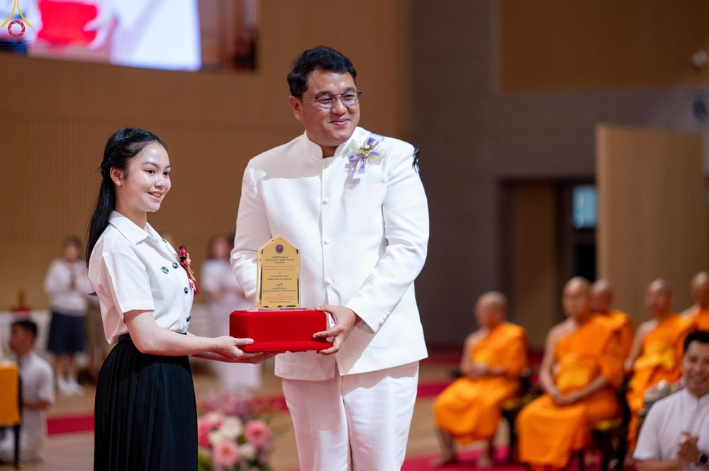 ภาพ No.311916:วันอังคารที่ 3 มีนาคม พ.ศ.2569 พิธีมอบโล่วัชรเกียรติยศ โครงการตอบปัญหาธรรมะทางก้าวหน้า ครั่งที่ 43, พิธีมอบโล่วัชรเกียรติยศ โครงการสอบตอบปัญหาศีลธรรม เพื่อสันติภาพโลก (World-Pec) ครั้งที่ 19 ณ สภาธรรมกายสากล วัดพระธรรมกาย