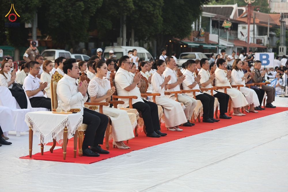 ภาพ No.318017:วันเสาร์ที่ 4 เมษายน พ.ศ. 2569 งานทำบุญเมืองใจกลางอยุธยา  ตักบาตรพระ 1,109 รูป ณ ถนนชีกุน หน้าวัดมหาธาตุ และวัดราชบูรณะ