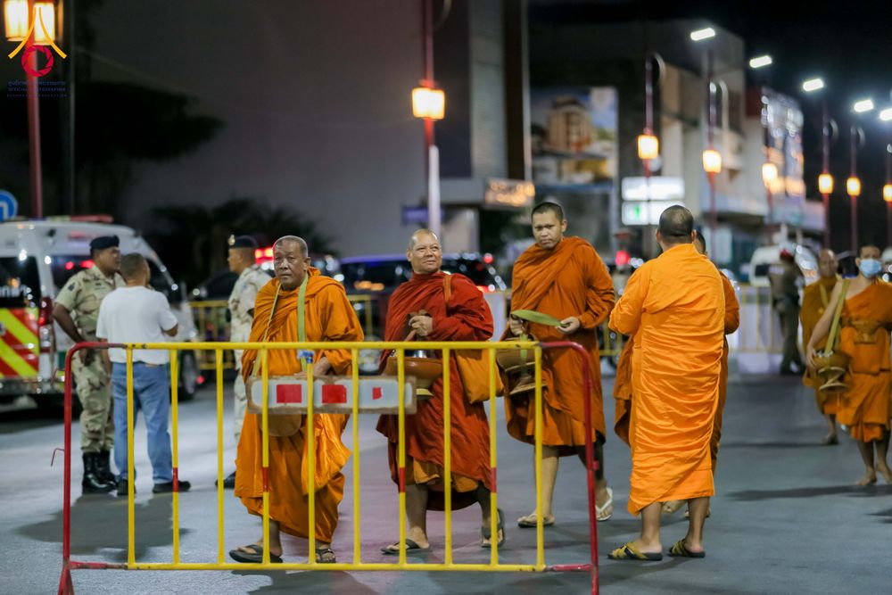 ภาพ No.313824:วันอาทิตย์ที่ 14 มีนาคม พ.ศ. 2569 ทำบุญเมืองหาดใหญ่ตักบาตรพระ 1,109 รูป เติมบุญใหญ่ หลังวิกฤตมหาอุทกภัย ณ ซุ้มประตูไชน่าทาวน์ ถนนศุภสารรังสรรค์ อ.หาดใหญ่ จ.สงขลา