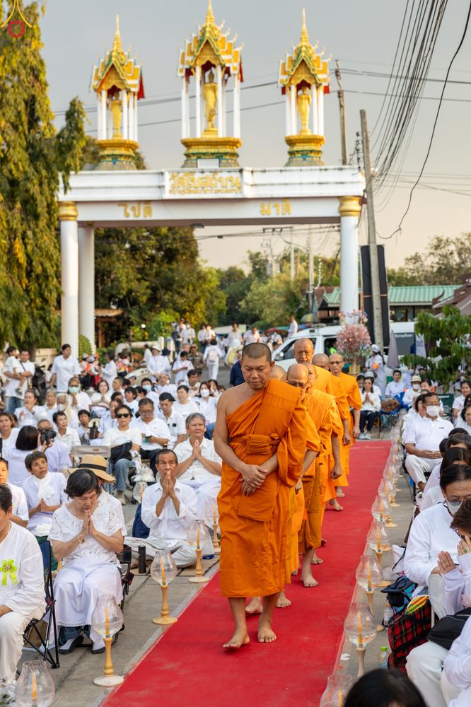 ภาพ No.296829:วันที่ 17 มกราคม พ.ศ. 2569 พิธีจุดประทีปถวายเป็นพุทธบูชา และบูชาธรรมมหาปูชนียาจารย์  ณ วัดโบสถ์บน ต.บางคูเวียง จ.นนทบุรี อนุสรณ์สถานลำดับที่ 4 สถานที่เกิดด้วยกายธรรม ในโครงการธรรมยาตรา กตัญญูบูชา มหาปูชนียาจารย์ พระมงคลเทพมุนี(สด จนฺทสโร) พระผู้ปราบมาร อ