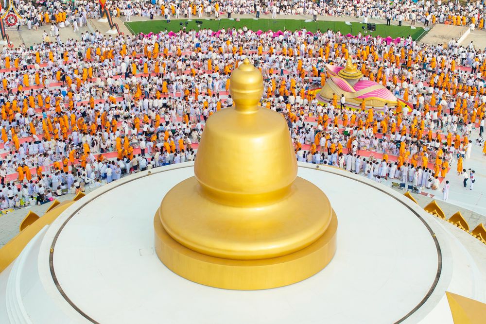 ภาพ No.302720:วันที่ 24 มกราคม พ.ศ. 2569 พิธีตักบาตรพระธรรมยาตรา(ภาพชุดที่ 2) ณ อนุสรณ์สถานลำดับที่ 5 สถานที่เผยแผ่วิชชาธรรมกายครั้งแรก อนุสรณ์สถานบางปลา วัดบางปลา อำเภอบางเลน จังหวัดนครปฐม ในโครงการธรรมยาตรา กตัญญูบูชา มหาปูชนียาจารย์ พระมงคลเทพมุนี(สด จนฺทสโร) พระผู