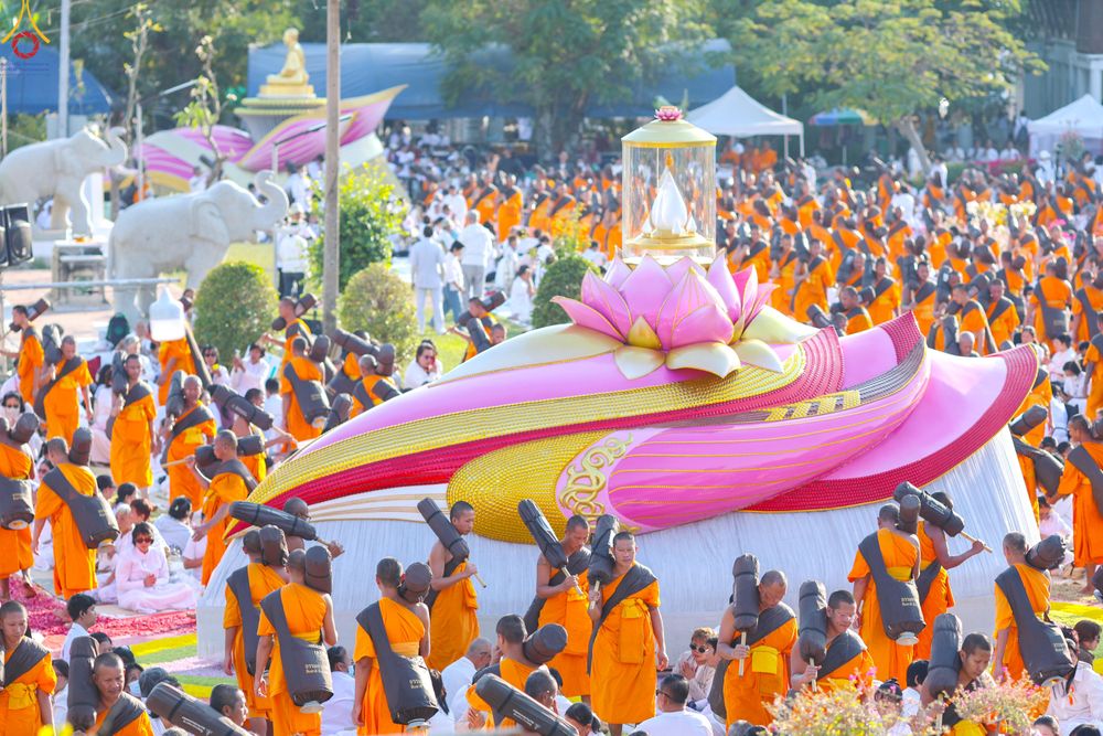 ภาพ No.292944:วันที่ 11 มกราคม พ.ศ. 2569 พิธีต้อนรับพระธรรมยาตรา ณ อนุสรณ์สถานลำดับที่ 3 (ภาพชุดที่ 2) สถานที่เกิดในเพศสมณะ วัดสองพี่น้อง อำเภอสองพี่น้อง จังหวัดสุพรรณบุรี ในโครงการธรรมยาตรา กตัญญูบูชา มหาปูชนียาจารย์ พระมงคลเทพมุนี(สด จนฺทสโร) พระผู้ปราบมาร อนุสรณ์สถ