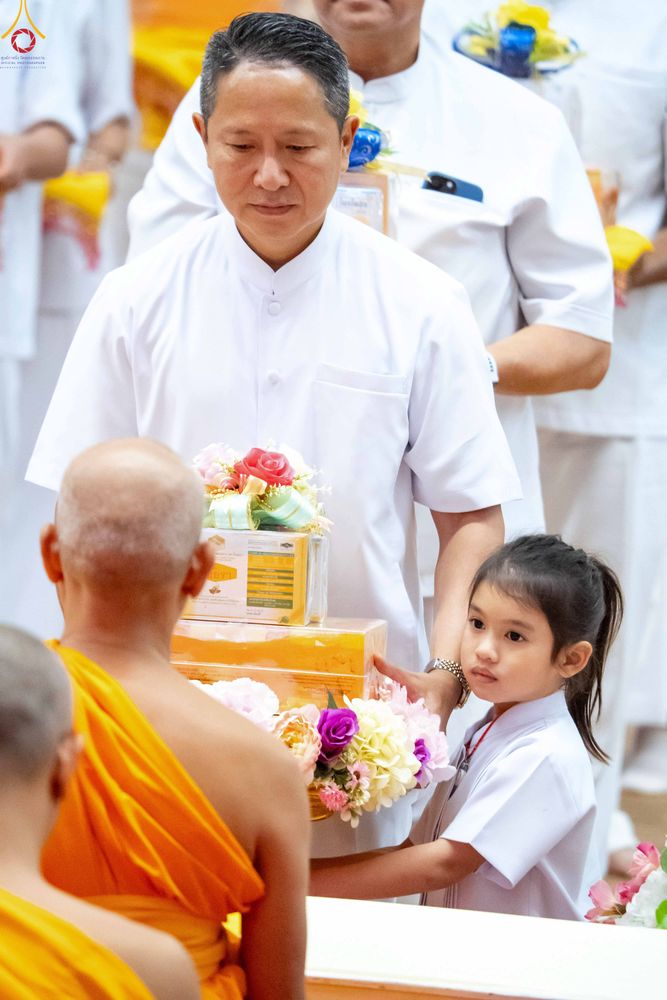 ภาพ No.343711:วันที่ 16 สิงหาคม พ.ศ.2569 พิธีถวายคิลานเภสัช และอุปกรณ์ทางการแพทย์ ณ ห้องแก้วสารพัดนึก2 วัดพระธรรมกาย