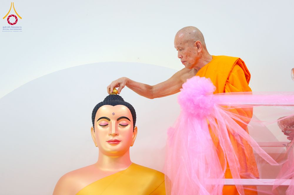 ภาพ No.291129:วันพุธที่ 7 มกราคม พ.ศ. 2569  พิธีบรรจุพระบรมสารีริกธาตุภายในพระเกตุองค์พระประธาน สมโภชพระประธาน พระธรรมกาย พิธีทอดผ้าป่า บุญแสงสว่าง ติดตั้งโซล่าเซล ณ ศูนย์ปฏิบัติธรรมพระมงคลเทพมุนี อ.สองพี่น้อง จ.สุพรรณบุรี