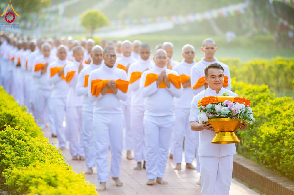 ภาพ No.314064:วันจันทร์ที่ 16 มีนาคม พ.ศ. 2569 พิธีเวียนเทียนประทักษิณ และพิธีบรรพชาสามเณร 500 รูป ณ วิหารมายาเทวี ประเทศเนปาล