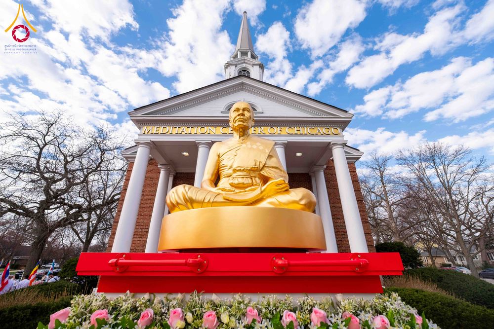 ภาพ No.319055:วันที่ 29 มีนาคม พ.ศ.2569 พิธีอัญเชิญรูปหล่อพระมงคลเทพมุนี (สด จนฺทสโร) ประดิษฐาน ณ ห้องปฏิบัติธรรม “มงคลรัตนโชติ”  วัดพระธรรมกายชิคาโก ประเทศสหรัฐอเมริกา