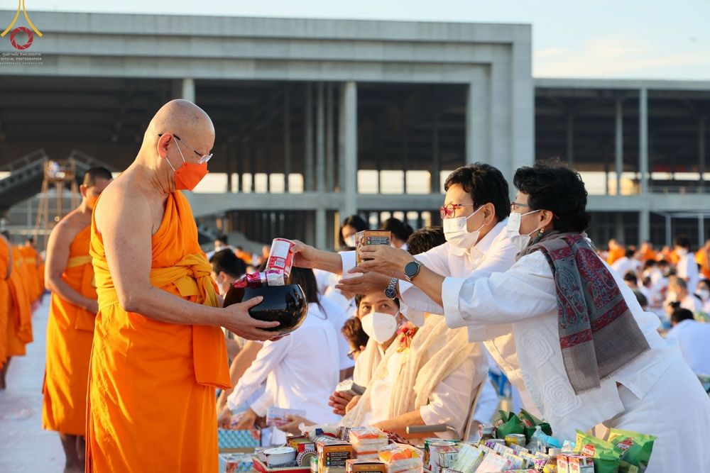 ภาพ No.68745:พิธีตักบาตรฉลองพระใหม่ วันที่ 1 มกราคม พ.ศ. 2566 ณ วัดพระธรรมกาย จ.ปทุมธานี
