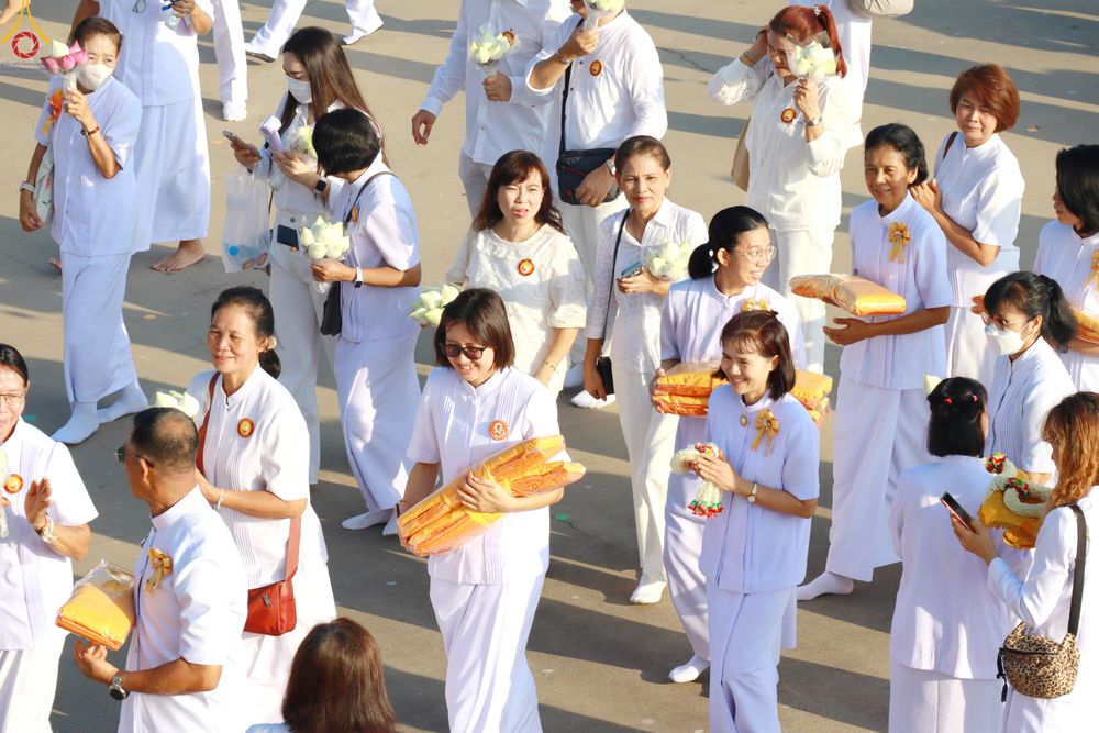 ภาพ No.330465:วันวิสาขบูชา อาทิตย์ที่ 31 พฤษภาคม พ.ศ.2569 พิธีเวียนประทักษิณ และพิธีวันทาเจดีย์ ณ พระมหาธรรมกายเจดีย์ วัดพระธรรมกาย จังหวัดปทุมธานี