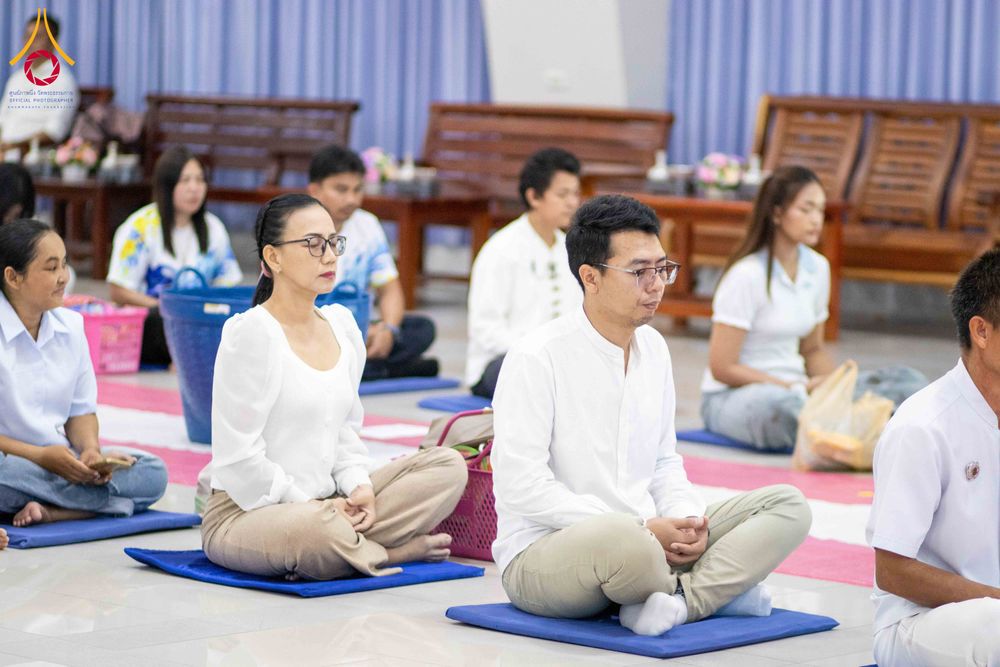 ภาพ No.321845:วันที่ 12 เมษายน พ.ศ.2569 ตักบาตรสงกรานต์ฉลองสามเณรใหม่  ณ ศูนย์ปฏิบัติธรรมระยอง(บ้านช่องลม)