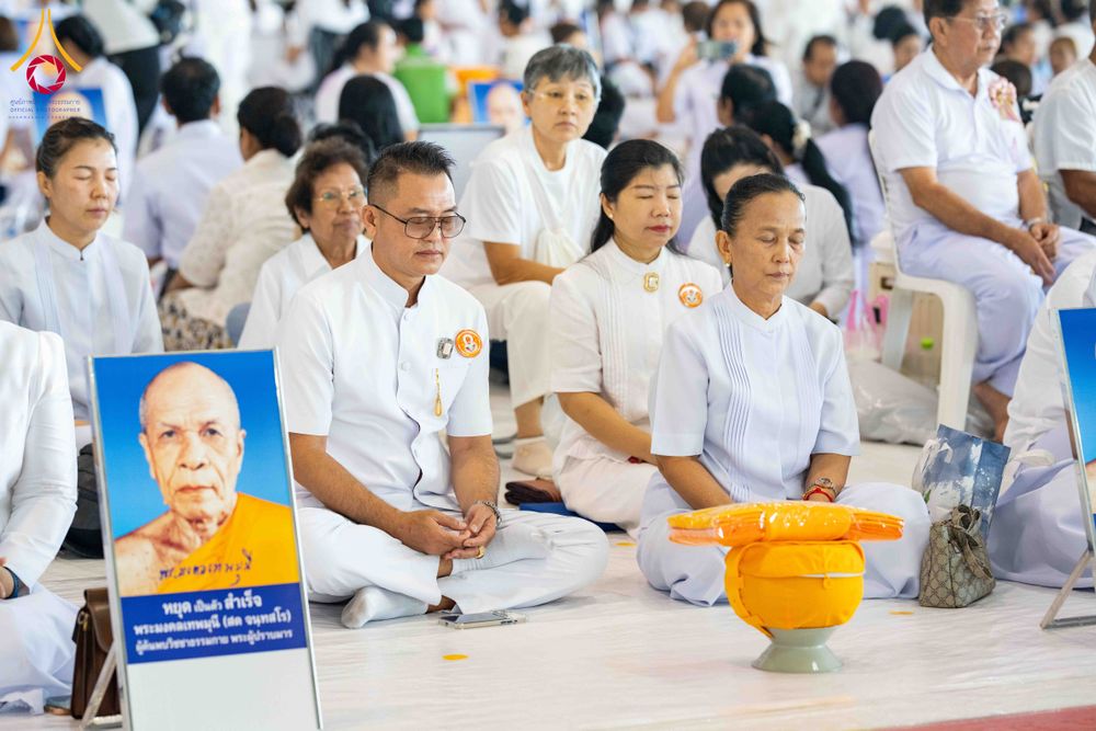 ภาพ No.319424:วันเสาร์ที่ 4 เมษายน พ.ศ.2569 พิธีขอขมา มอบผ้าไตร และถวายบาตรแด่นาคธรรมทายาท ในโครงการบรรพชาสามเณรฟื้นฟูพระพุทธศาสนาทั่วไทย โครงการหน่อแก้วเปรียญธรรม รุ่นที่ 14 โครงการสามเณรยุวธรรมทายาท รุ่นที่ 34 โครงการสามเณรมัชฌิมธรรมทายาท รุ่นที่ 30 ณ สภาธรรมกายสากล